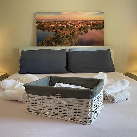 Lotus Home Eleganza E Accoglienza A Mantova Bagian luar foto